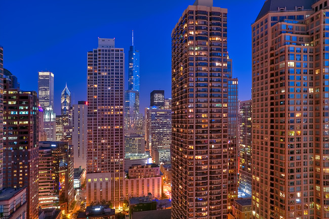 750 N. Rush - Skyline View - The Chicagoan Apartments