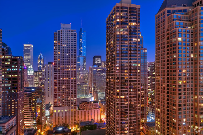 750 N. Rush - Skyline View - The Chicagoan Rental