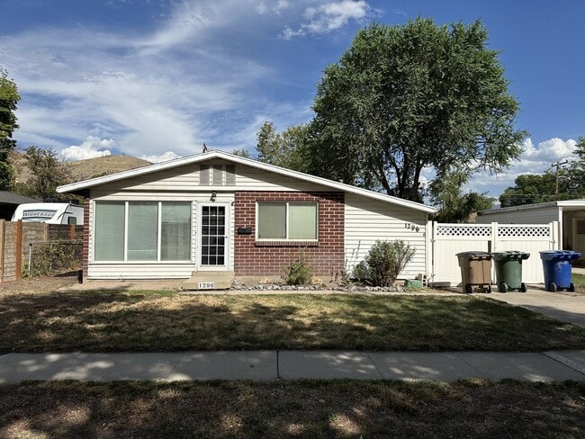 Building Photo - 1296 Buccaneer Dr