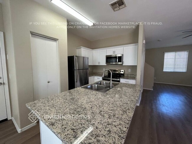 5221 W Fulton St