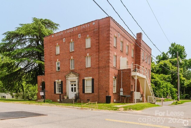 Building Photo - 203 W Liberty St Unit 2E Rental