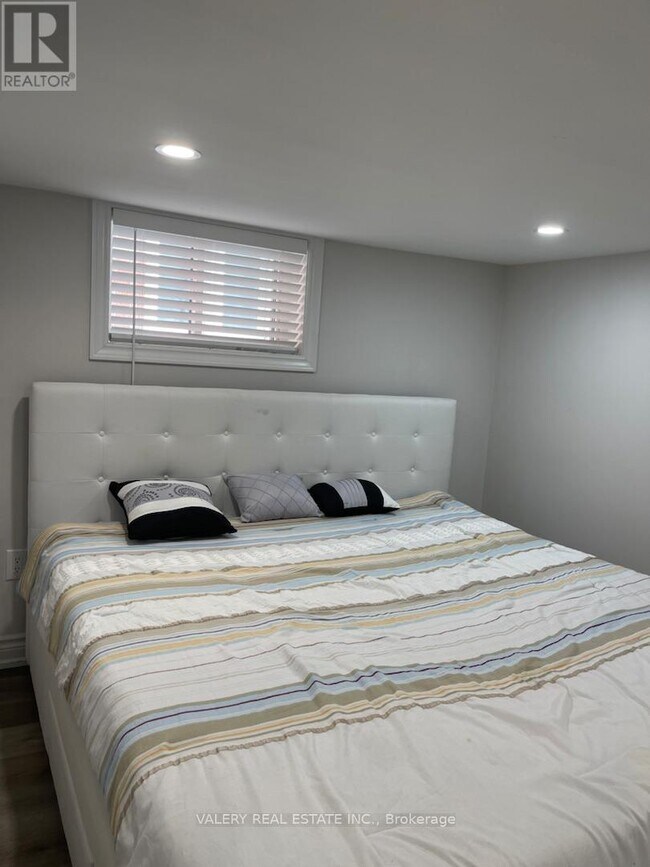 Photo - 520 Cochrane Rd