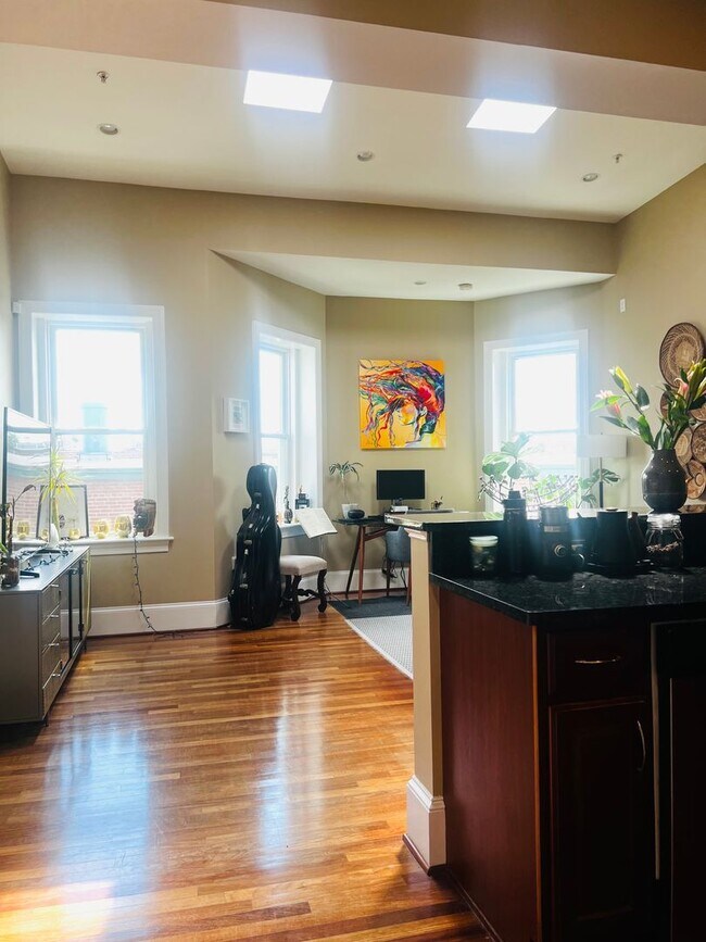 Photo - Columbia Heights Penthouse Condo | 1 Bed | 1 Bath | 600 Sf Unit 407