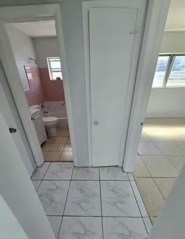 Photo - 1440 NE 171 St Unit 4