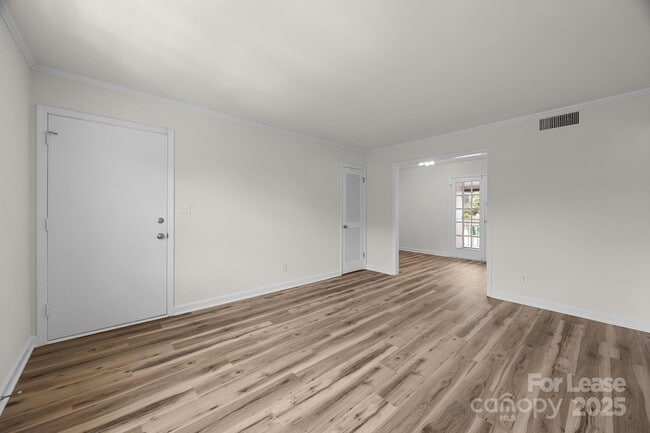 Photo - 922 McAlway Rd