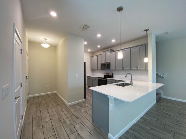 Photo - 3BD/2.5BA Townhome in Econ Trails Near Valencia East!