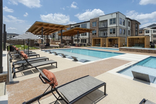 Lenox Grand West