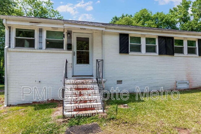 Building Photo - 1733 Academy St