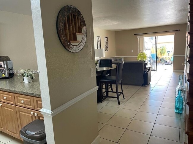 Photo - 1318 W 42nd St