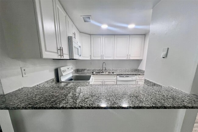 Photo - 17350 NW 68th Ave Unit 400-207