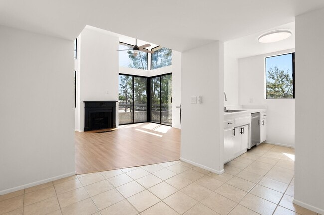 Building Photo - Newly Remodeled 2 Bed, 2 Bath Apartment in Valley Village! Unit #201