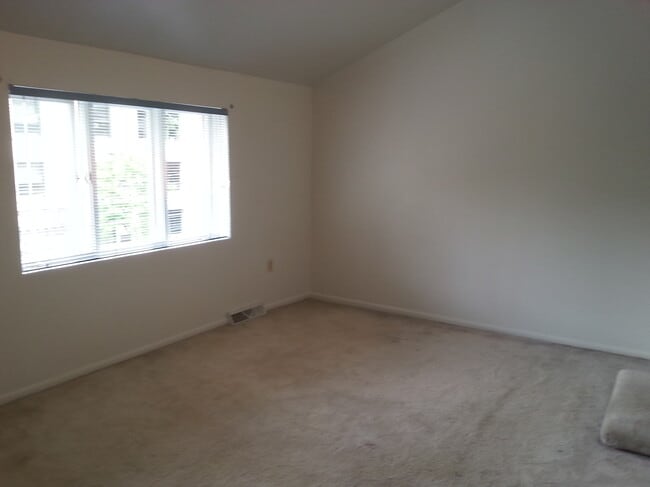 Master Bed room - 507 N Neville St Unit 507