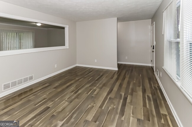 Photo - 6702 Londonderry Dr