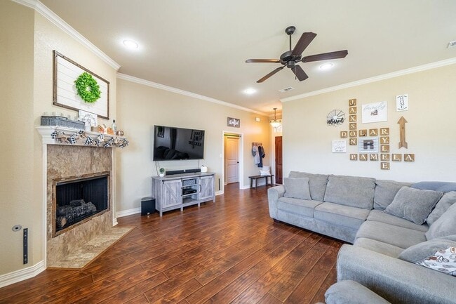 Photo - 121 Bois D Arc Dr