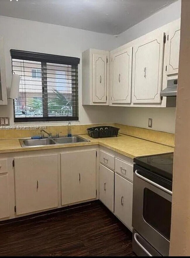 Photo - 7910 Taft St Unidad 107