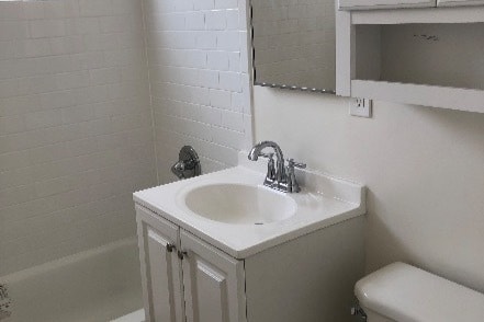 Studio: Fully Renovated Bathroom