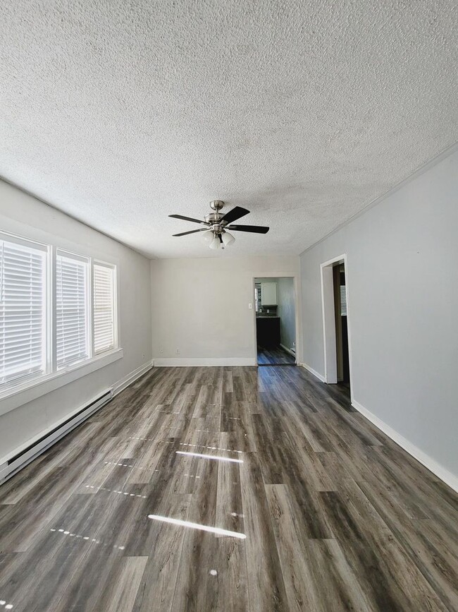 Photo - 112 N Walnut St