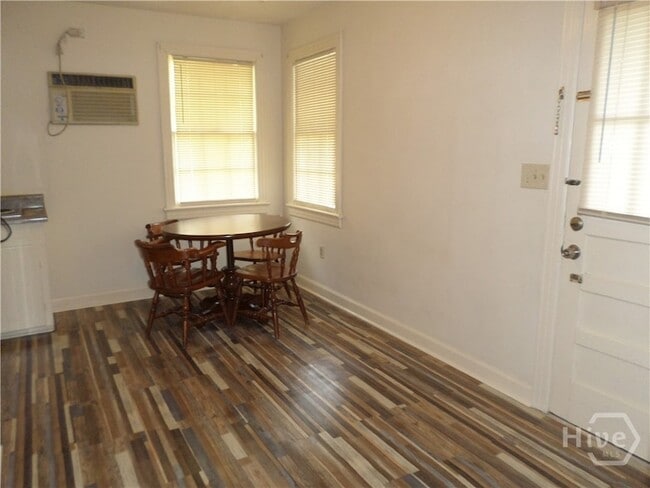 Photo - 2302 E 40th St