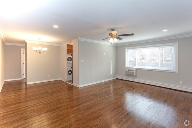 1BR,1BA -750SF - Living Room/Dinette