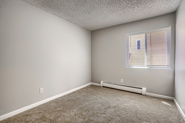 Un-renovated 1 Bedroom - The Holly
