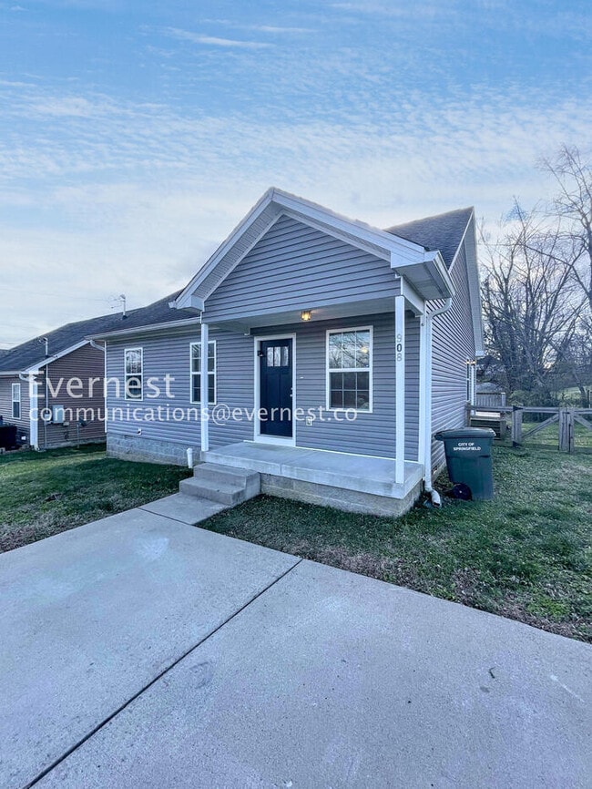 Building Photo - 908 E 16th Ave