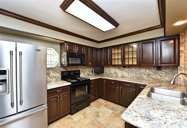 Photo - 2802 S Doral Dr