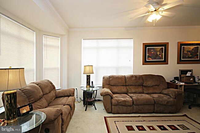 Persianas Premium (no se muestra) - 5525 Lanier Ave Unidad 357