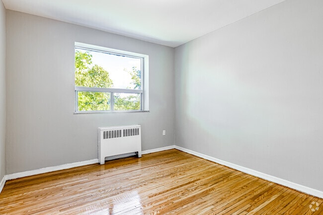2BR, 1BA - 730SF - Primary Bedroom