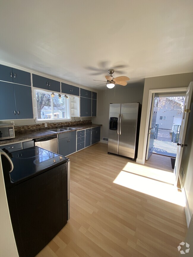 Building Photo - 813 1st Ave NE Rental
