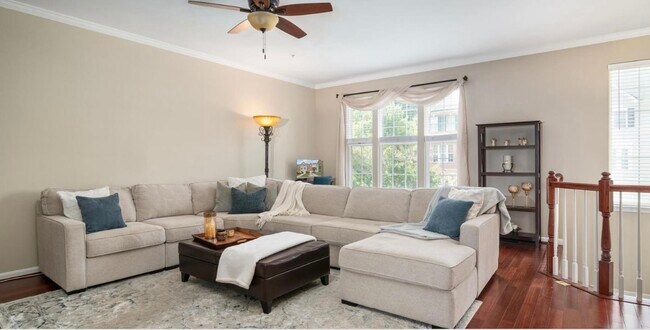 Photo - 1028 Meandering Way