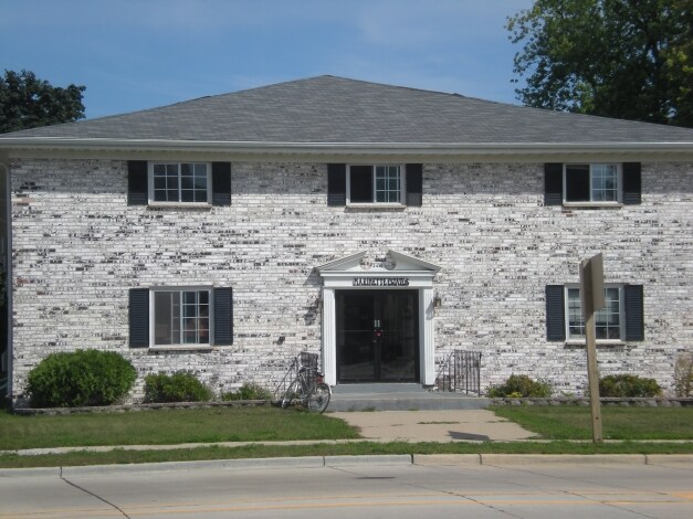 Marinette Estates - Marinette Estates Apartments