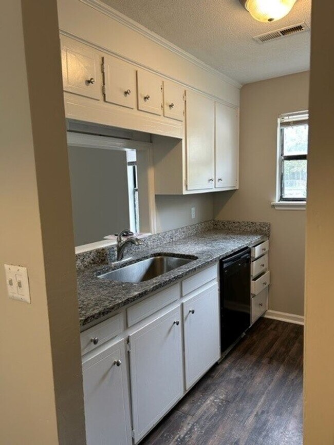 Photo - 358 A-B Dorchester Manor Unidad 358-A