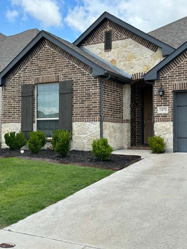 Photo - 1676 Stowers Trl