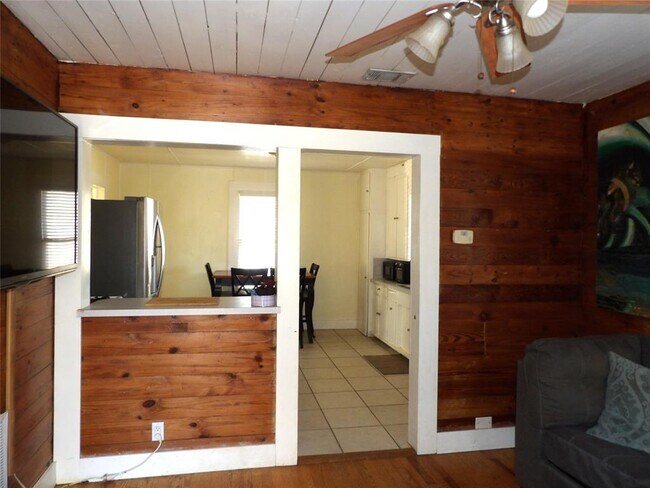 Photo - 459 E Commerce St