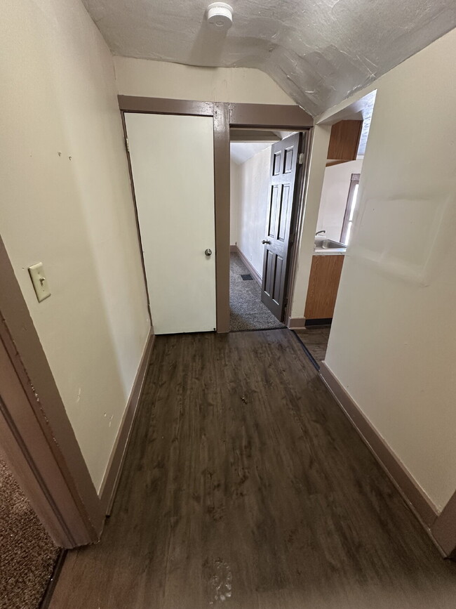 Photo - 1413 1/2 Linden Ave. Upper Unit Upper