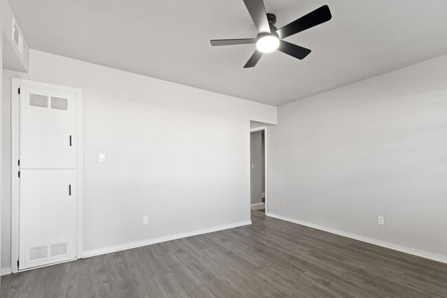 Photo - 1304 Pinewood Ct