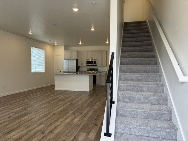 Photo - 203 E Arcade Dr