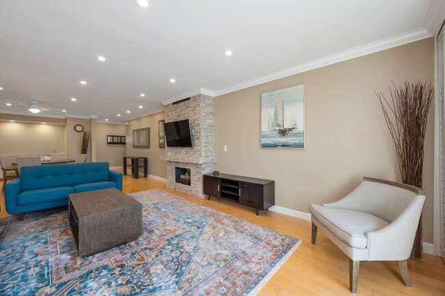 Building Photo - 11687 Montana Ave Unit 306 Rental