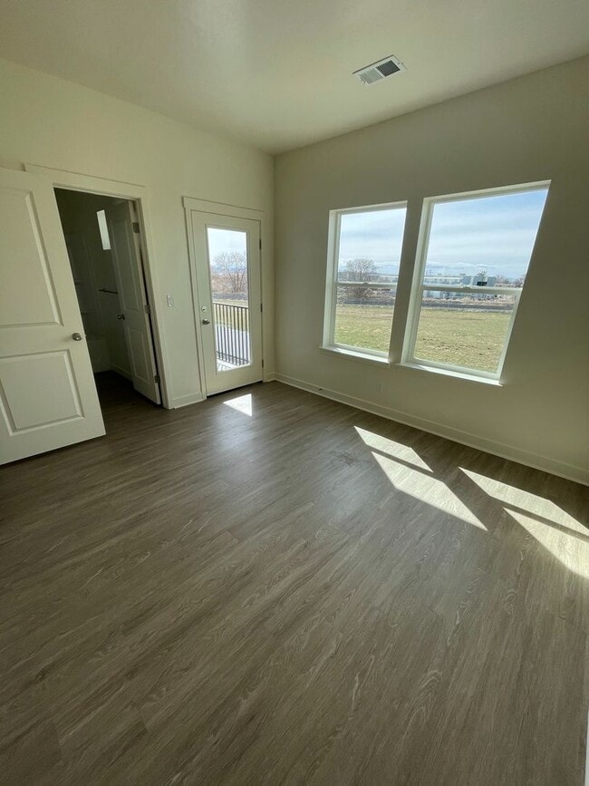 Photo - 2 Weeks Free Rent – 1 Bed 2 Bath Townhome in Clearfield w/ Flex Room!