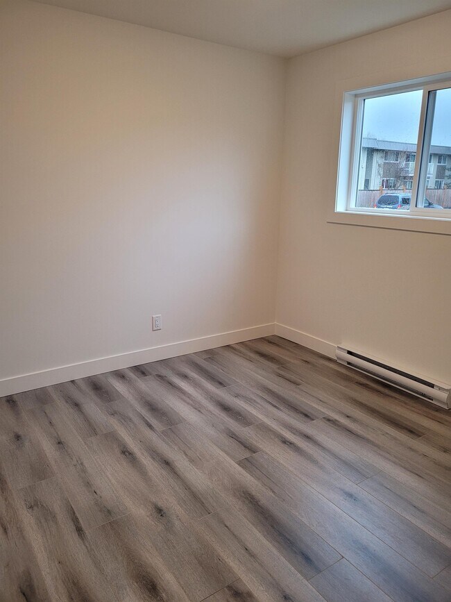 Photo - 596 Lance Pl