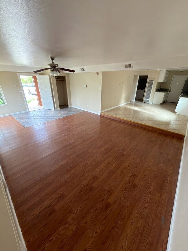 Photo - Single Story