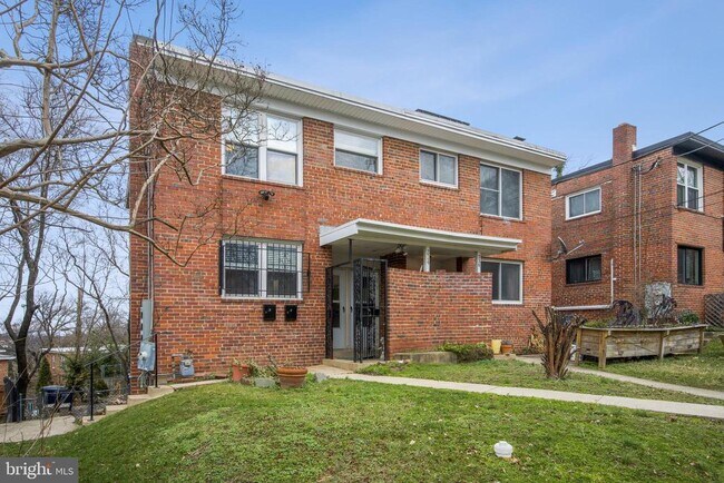 224 Webster St NE