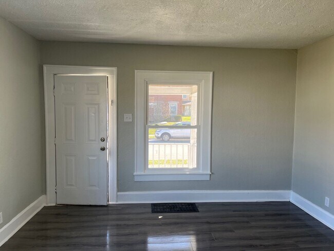 Photo - 2107/2105 central ave Unidad 2105 Central Avenue