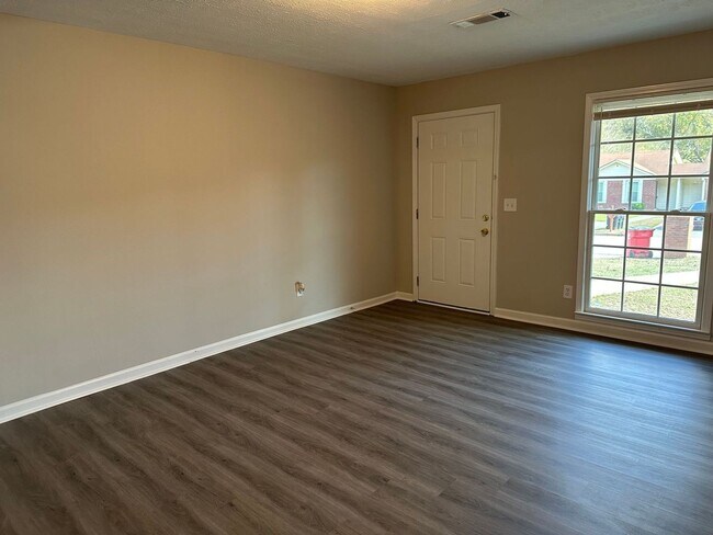 Photo - Freshly Renovated 2BR/1BA Duplex in Conyers Location!