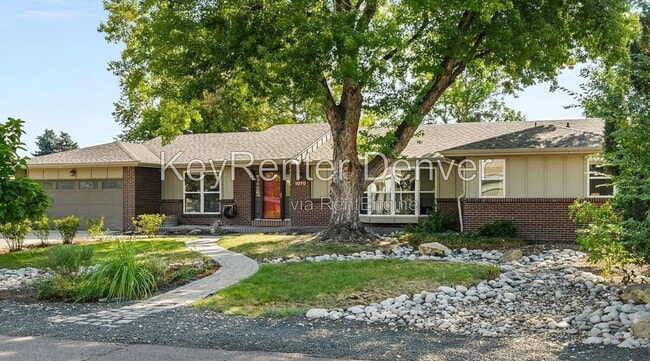 Building Photo - 1070 S Elmira St