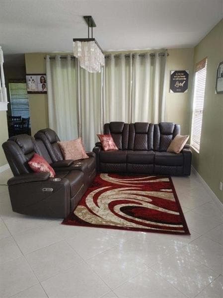 Photo - 2009 Grey Falcon Cir SW