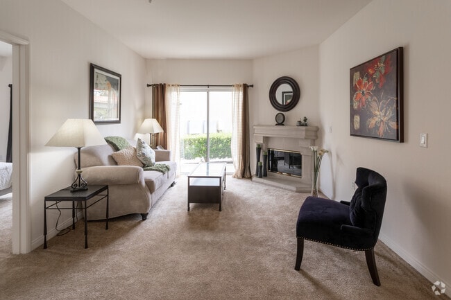 1BR, 1BA - 655 SF