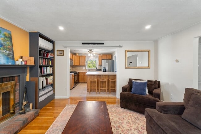 Photo - 203 Linwood St