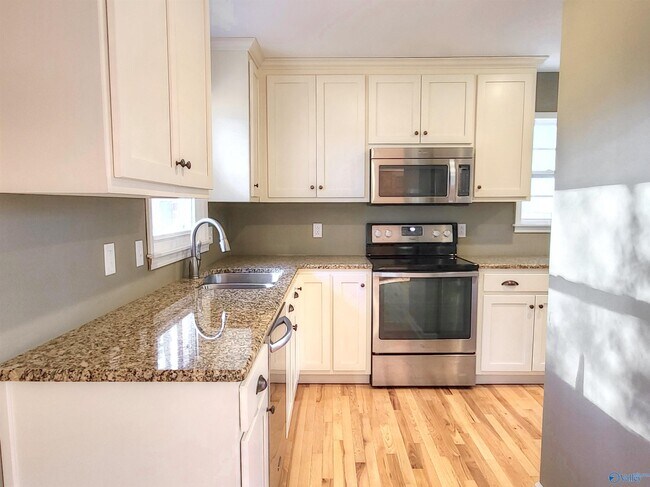 Photo - 6612 Robinhood Ln NW