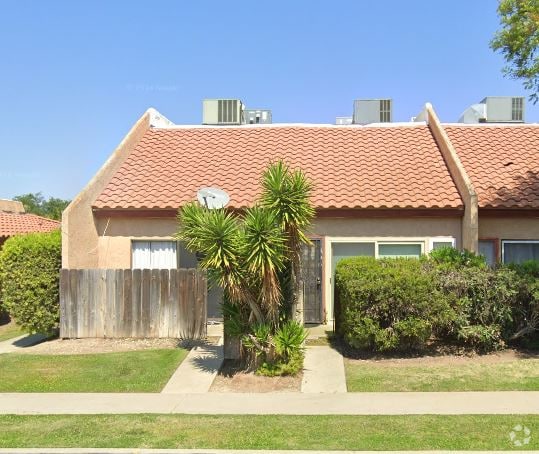 Building Photo - 912 W Cameron St Rental